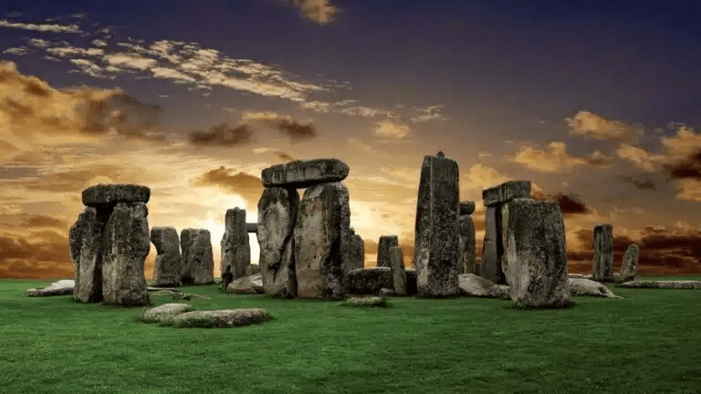 10 Places in the World That Are Closely Related to Mythology - Stonehenge, United Kingdom