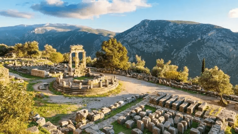 10 Places in the World That Are Closely Related to Mythology - Delphi, Greece